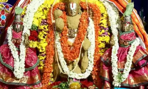 Andhra : भगवान सिंहाचलम अप्पन्ना स्वामी को चंदन की भव्य भेंट Andhra : भगवान सिंहाचलम अप्पन्ना स्वामी को चंदन की भव्य भेंट