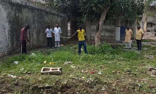Shalimar Bagh में सफाई और पौधारोपण अभियान शुरू Shalimar Bagh में सफाई और पौधारोपण अभियान शुरू