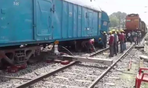 जम्मू-कश्मीर के कठुआ में ट्रेन हादसा, पटरी से उतरे डिब्बे