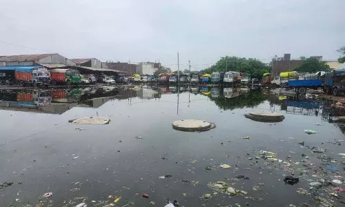 Vallah Mandi में पानी और कचरे का जमावड़ा Vallah Mandi में पानी और कचरे का जमावड़ा