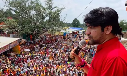 गुरु पूर्णिमा 2025: पंडित धीरेंद्र शास्त्री के बागेश्वर धाम में जुटे करीब डेढ़ लाख श्रद्धालु गुरु पूर्णिमा 2025: पंडित धीरेंद्र शास्त्री के बागेश्वर धाम में जुटे करीब डेढ़ लाख श्रद्धालु