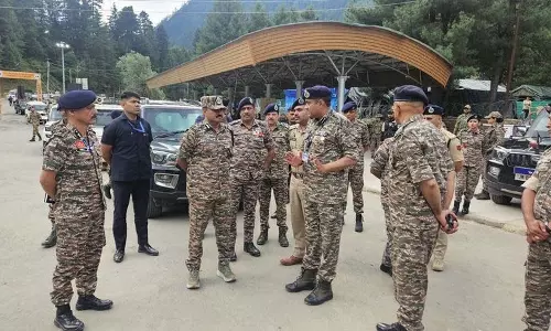 CRPF महानिदेशक ने नुनवान आधार शिविर में तीर्थयात्रियों की सुरक्षा की समीक्षा की CRPF महानिदेशक ने नुनवान आधार शिविर में तीर्थयात्रियों की सुरक्षा की समीक्षा की