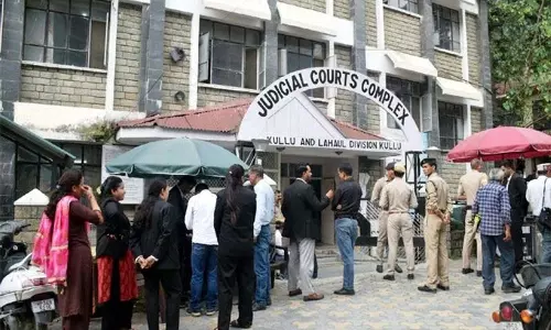 Shimla की कई अदालतों में बम की धमकी भरे ईमेल के बाद लोगों को बाहर निकाला गया