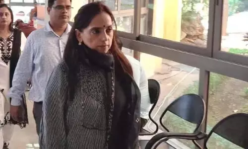 प्रधानमंत्री कार्यालय के अधिकारी ने हैदराबाद में 2BHK घरों की स्थिति की जाँच की