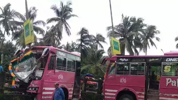 Kerala : कोझिकोड में वेंगलम पुल की रेलिंग से टकराई एक निजी बस; 30 से ज़्यादा घायल Kerala : कोझिकोड में वेंगलम पुल की रेलिंग से टकराई एक निजी बस; 30 से ज़्यादा घायल