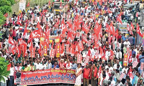 Vijayawada : केंद्र की श्रम नीतियों के खिलाफ उठीं आवाजें Vijayawada : केंद्र की श्रम नीतियों के खिलाफ उठीं आवाजें