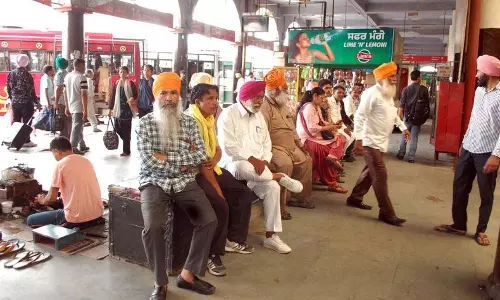 Panbus, रोडवेज कर्मचारियों के चक्का जाम से बस सेवाएं प्रभावित Panbus, रोडवेज कर्मचारियों के चक्का जाम से बस सेवाएं प्रभावित