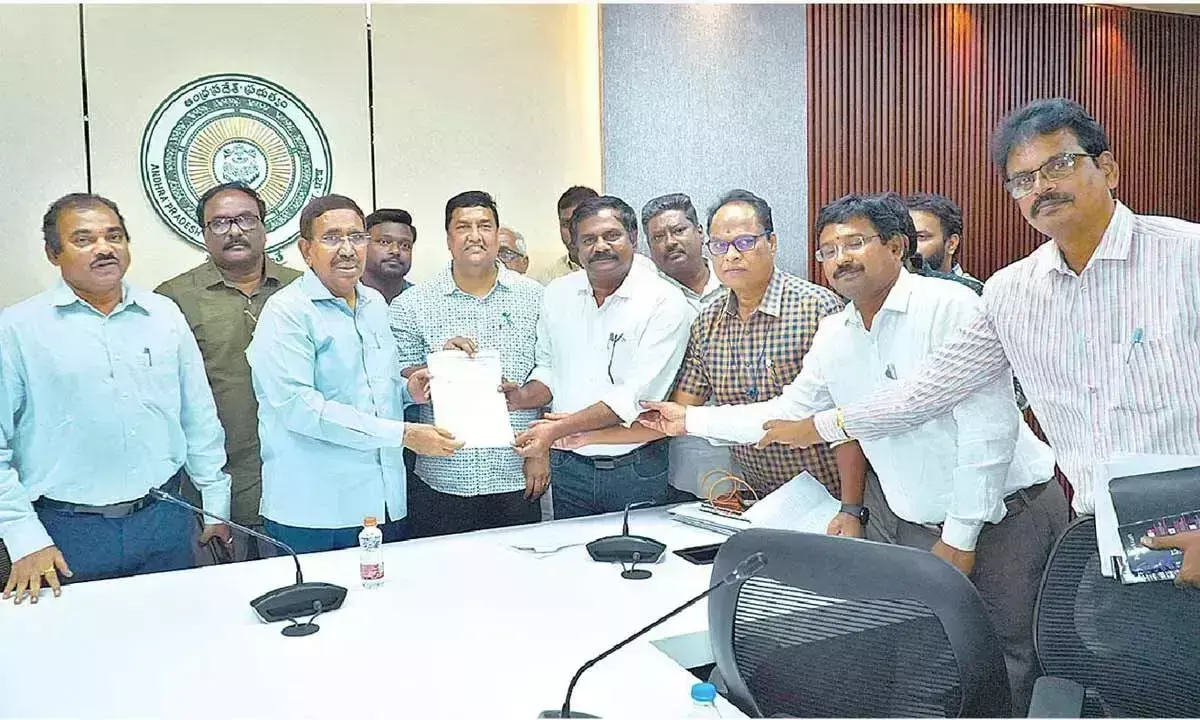 Andhra: नगर आयुक्त ने अन्य विभागों से प्रतिनियुक्ति का विरोध किया