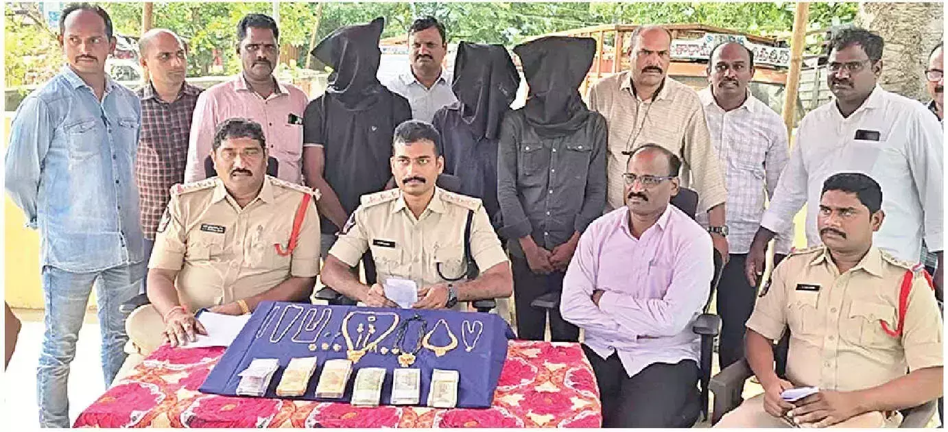 Andhra: तीन गिरफ्तार, चोरी की संपत्ति बरामद