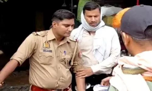 Jhansi: दरोगा की रिश्वतखोरी का भंडाफोड़, एंटी करप्शन टीम ने पकड़ा