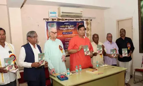 Guppedu Gandham काव्य संग्रह का विमोचन Guppedu Gandham काव्य संग्रह का विमोचन