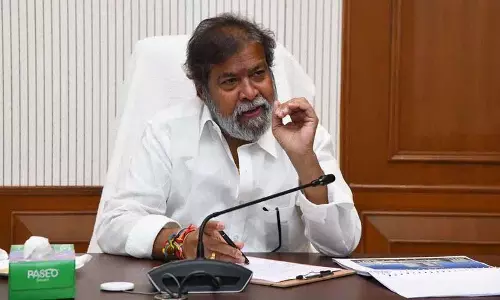Telangana: ताड़ी की घटना के बाद स्वास्थ्य मंत्री ने निम्स के मरीजों से मुलाकात की
