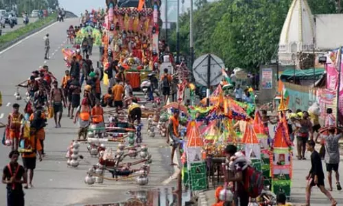 Uttar Pradesh में कड़ी सुरक्षा व्यवस्था के बीच कांवड़ यात्रा की तैयारी