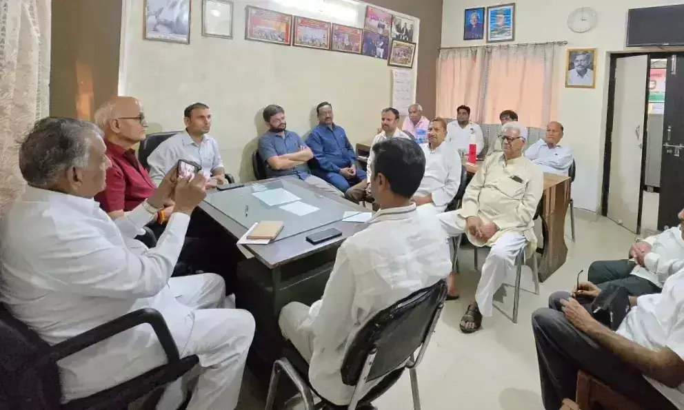 Lucknow: निजीकरण की राह में आएगा जनता का विरोध Lucknow: निजीकरण की राह में आएगा जनता का विरोध