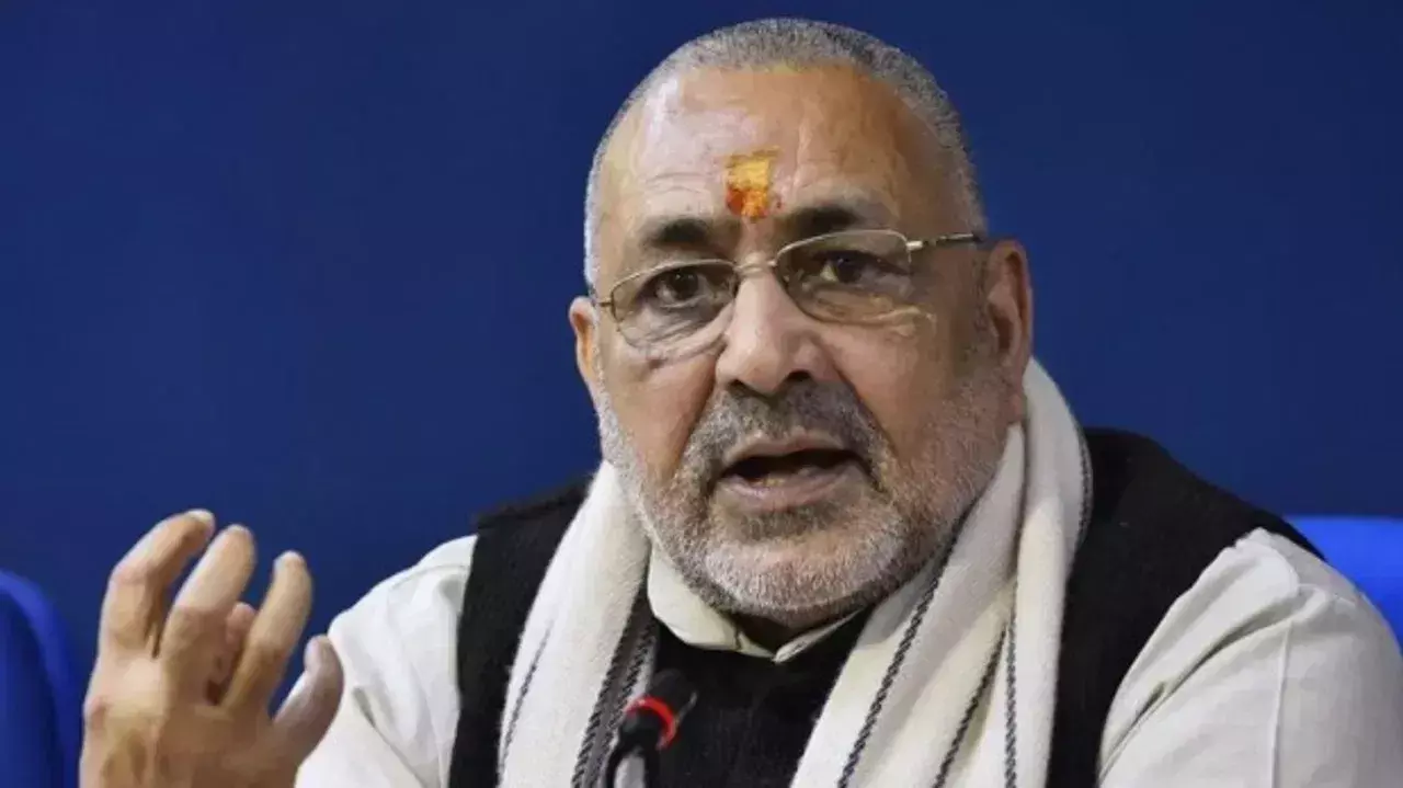 Begusarai: ‘संविधान की सुरक्षा में पीएम मोदी सर्वोपरि, राहुल गांधी पीछे’: गिरिराज सिंह