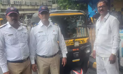 कोपरखैराने ट्रैफिक पुलिस ने 6 घंटे में चोरी हुआ ऑटो रिक्शा बरामद किया