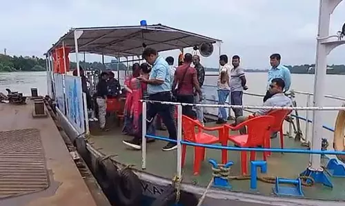 श्राबणी मेले के दौरान विभिन्न घाटों पर जल एम्बुलेंस चल रही