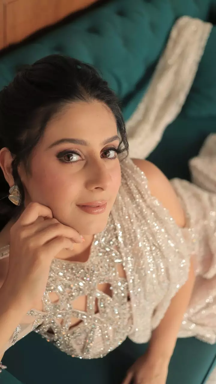 Isha Malviya का हॉट डांस वीडियो वायरल