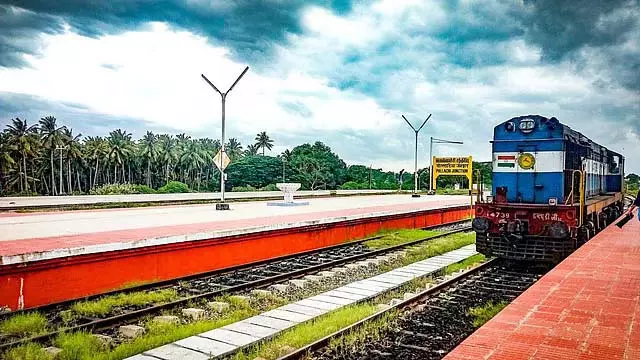 Tamil Nadu : पोलाची-कोयंबटूर ट्रेन का समय आज से बदला Tamil Nadu : पोलाची-कोयंबटूर ट्रेन का समय आज से बदला
