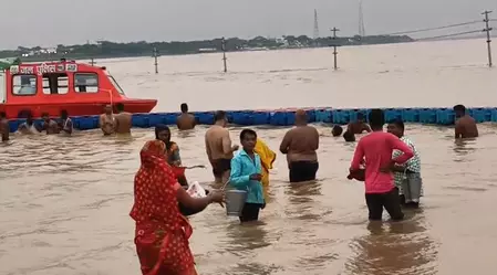 सावन के पहले दिन काशी, हरिद्वार और प्रयागराज में उमड़े श्रद्धालु, VIDEO सावन के पहले दिन काशी, हरिद्वार और प्रयागराज में उमड़े श्रद्धालु, VIDEO