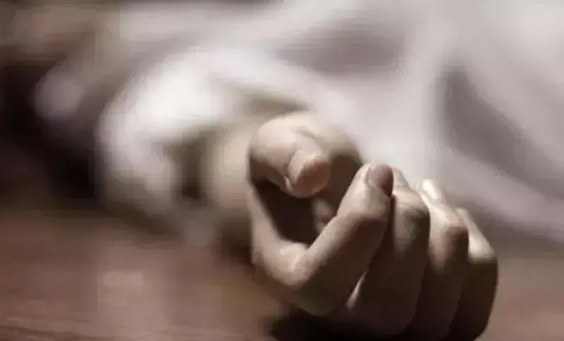 Tripura: जूस समझकर जहर पीने से नाबालिग लड़की की मौत, तीन अस्पताल में भर्ती Tripura: जूस समझकर जहर पीने से नाबालिग लड़की की मौत, तीन अस्पताल में भर्ती
