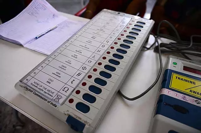 स्थानीय निकाय चुनाव, जुबली हिल्स उपचुनाव और Hyderabad के लिए तीन बड़ी पार्टियां तैयार स्थानीय निकाय चुनाव, जुबली हिल्स उपचुनाव और Hyderabad के लिए तीन बड़ी पार्टियां तैयार