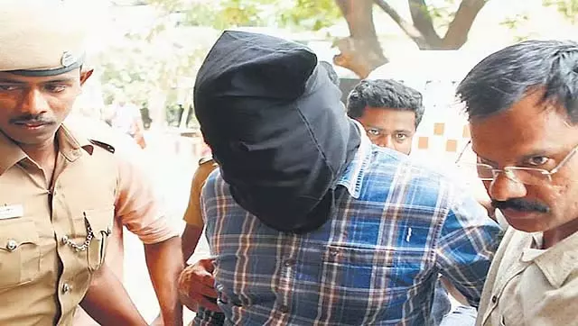 1998 कोयंबटूर सीरियल बम धमाकों का मामला: 27 साल से फरार आरोपी गिरफ्तार 1998 कोयंबटूर सीरियल बम धमाकों का मामला: 27 साल से फरार आरोपी गिरफ्तार