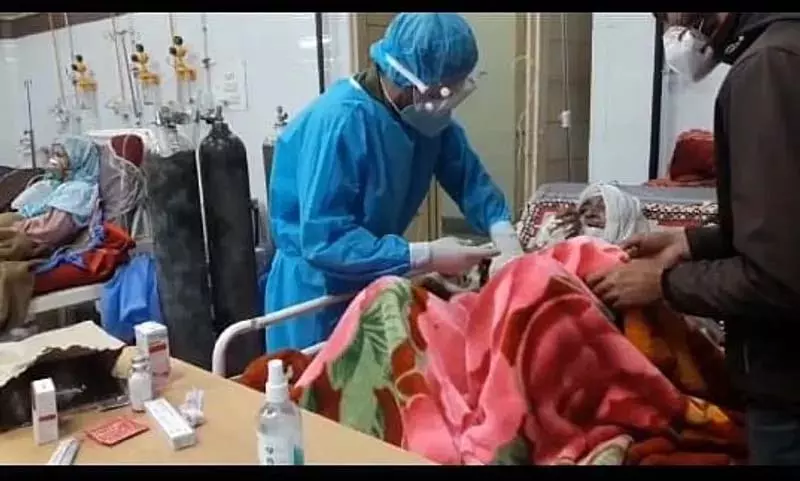 कुपवाड़ा गांव में दूषित पानी पीने से 200 से अधिक लोग बीमार कुपवाड़ा गांव में दूषित पानी पीने से 200 से अधिक लोग बीमार