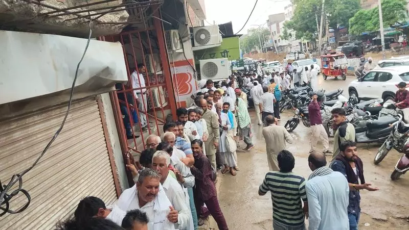 उर्वरक की कमी के बीच सिरसा के किसानों के लिए कितनी परेशानी उर्वरक की कमी के बीच सिरसा के किसानों के लिए कितनी परेशानी
