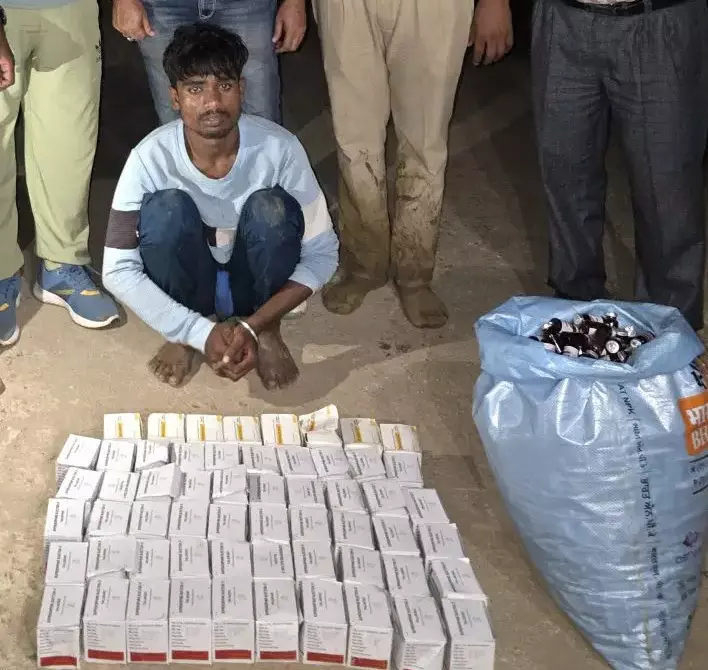 लग्जरी कार की तलाशी में नशीले इंजेक्शन बरामद, तस्कर गिरफ्तार लग्जरी कार की तलाशी में नशीले इंजेक्शन बरामद, तस्कर गिरफ्तार