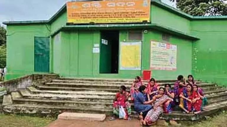 Odisha में आश्रय गृह में लड़की फंदे से लटकी मिली, परिजनों ने गड़बड़ी का आरोप लगाया Odisha में आश्रय गृह में लड़की फंदे से लटकी मिली, परिजनों ने गड़बड़ी का आरोप लगाया