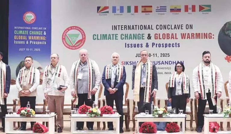 जलवायु परिवर्तन वैश्विक अर्थव्यवस्था को नया आकार दे रहा: Odisha में आयोजित सम्मेलन में विदेशी राजनयिक जलवायु परिवर्तन वैश्विक अर्थव्यवस्था को नया आकार दे रहा: Odisha में आयोजित सम्मेलन में विदेशी राजनयिक