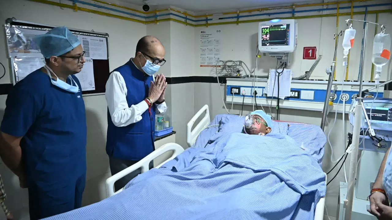 राज्यपाल रमेन डेका ने घायल CRPF जवानों का हाल जाना राज्यपाल रमेन डेका ने घायल CRPF जवानों का हाल जाना