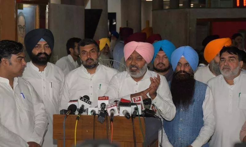 भाजपा गैंगस्टर लॉरेंस बिश्नोई का समर्थन कर रही: Punjab FM Harpal Cheema भाजपा गैंगस्टर लॉरेंस बिश्नोई का समर्थन कर रही: Punjab FM Harpal Cheema