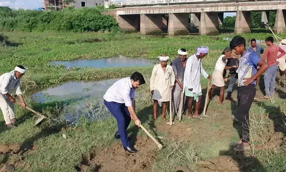 Shravasti: पुनरोद्धार कार्यक्रम का डीएम व सीडीओ ने किया उद्घाटन Shravasti: पुनरोद्धार कार्यक्रम का डीएम व सीडीओ ने किया उद्घाटन