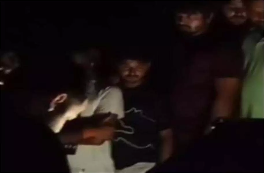 Haryana: नहर के पास मिला युवक का शव, दहशत में ग्रामीण Haryana: नहर के पास मिला युवक का शव, दहशत में ग्रामीण
