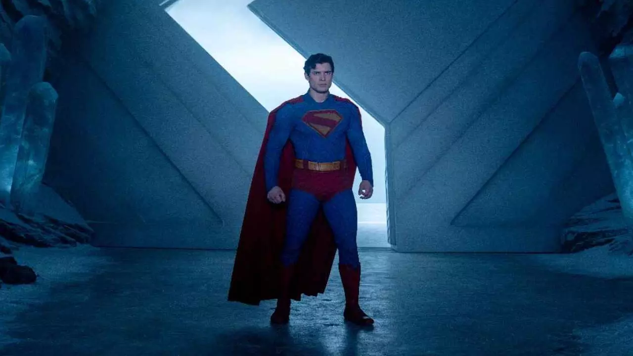Superman में हेनरी कैविल की जगह डेविड कोरेंसवेट को क्यों लिया गया? Superman में हेनरी कैविल की जगह डेविड कोरेंसवेट को क्यों लिया गया?
