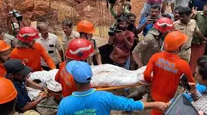 Kerala : निर्माणाधीन इमारत से लोहे की छड़ गिरने से दो लोग घायल Kerala : निर्माणाधीन इमारत से लोहे की छड़ गिरने से दो लोग घायल
