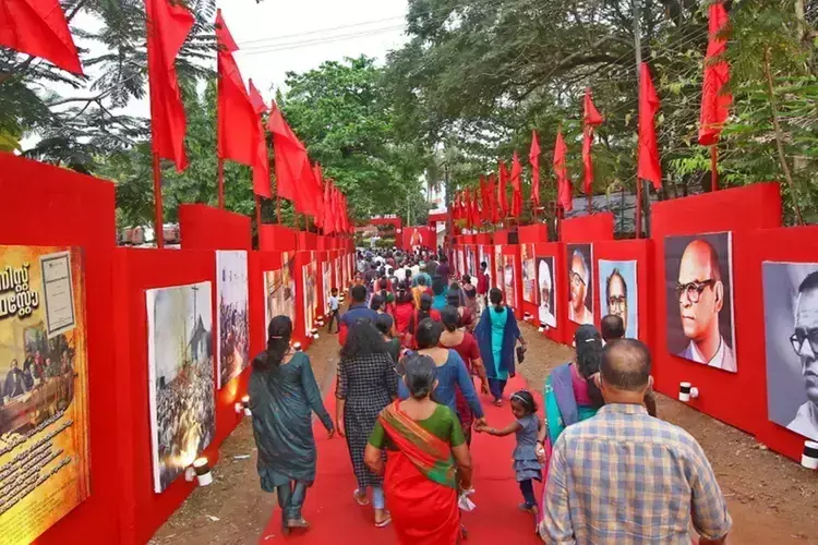 Kerala में सत्तारूढ़ सीपीएम को वाम मोर्चा के वफादार सांस्कृतिक कार्यकर्ताओं की तीखी आलोचना Kerala में सत्तारूढ़ सीपीएम को वाम मोर्चा के वफादार सांस्कृतिक कार्यकर्ताओं की तीखी आलोचना