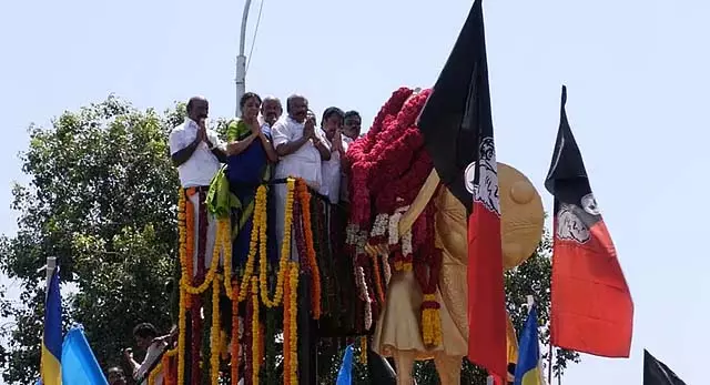 क्या तमिलनाडु में AIADMK और TDP के झंडे नहीं फहराए जाने चाहिए?: जयकुमार ने मुख्यमंत्री से सवाल किया क्या तमिलनाडु में AIADMK और TDP के झंडे नहीं फहराए जाने चाहिए?: जयकुमार ने मुख्यमंत्री से सवाल किया