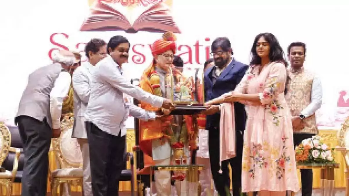 साहित्य के साथ-साथ संस्कृति की रक्षा भी ज़रूरी: राज्यपाल साहित्य के साथ-साथ संस्कृति की रक्षा भी ज़रूरी: राज्यपाल