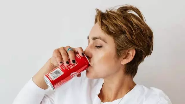 Gen Z का नया जुनून : फ्रिज में रखी सिगरेट, सेहत पर भारी Gen Z का नया जुनून : फ्रिज में रखी सिगरेट, सेहत पर भारी
