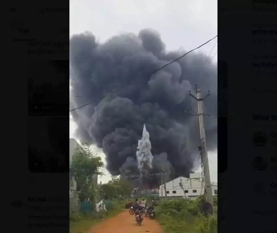 Andhra: कुशन और गद्दे बनाने वाली फैक्ट्री में भीषण आग Andhra: कुशन और गद्दे बनाने वाली फैक्ट्री में भीषण आग