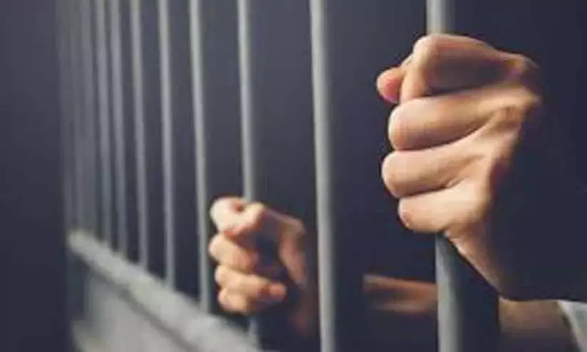 Kerala : शिक्षक पर हमला मामले में आरोपी को चार साल सश्रम कारावास Kerala : शिक्षक पर हमला मामले में आरोपी को चार साल सश्रम कारावास