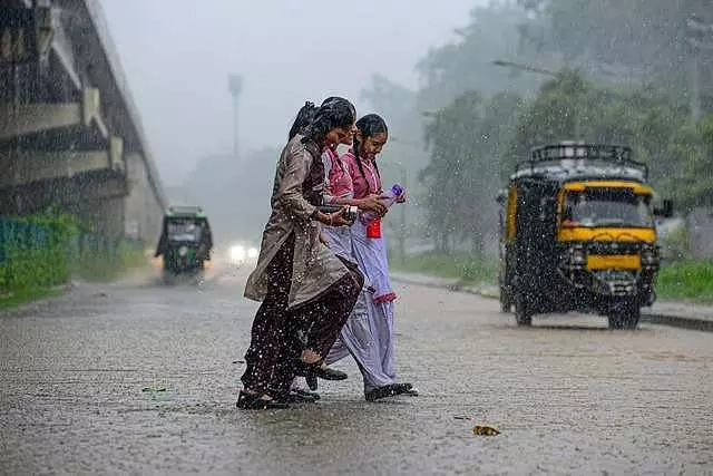 Chennai समेत 20 जिलों में अगले 3 घंटे तक बारिश Chennai समेत 20 जिलों में अगले 3 घंटे तक बारिश