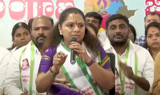 बीसी आरक्षण पर अध्यादेश रेल रोको स्थगित : Kavitha बीसी आरक्षण पर अध्यादेश रेल रोको स्थगित : Kavitha