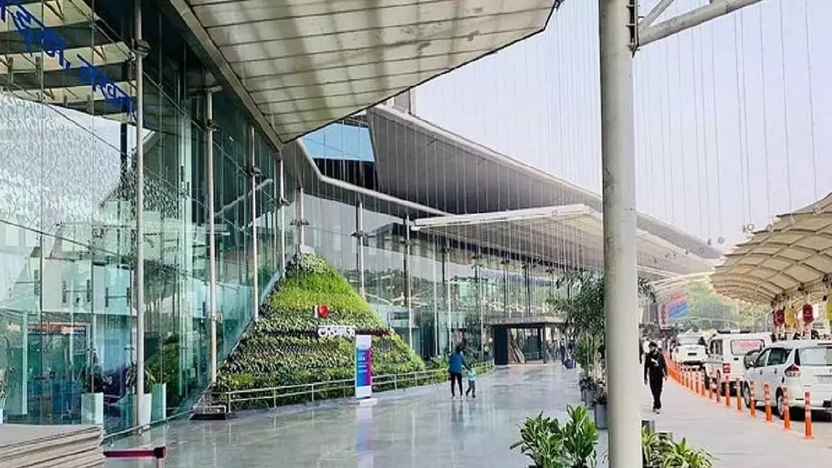 एयरपोर्ट से बेहद चौंकाने वाली खबर एयरपोर्ट से बेहद चौंकाने वाली खबर