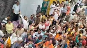 Bareilly : भाईचारे की तस्वीर, मुस्लिम समुदाय ने कांवड़ियों पर बरसाए पुष्प Bareilly : भाईचारे की तस्वीर, मुस्लिम समुदाय ने कांवड़ियों पर बरसाए पुष्प