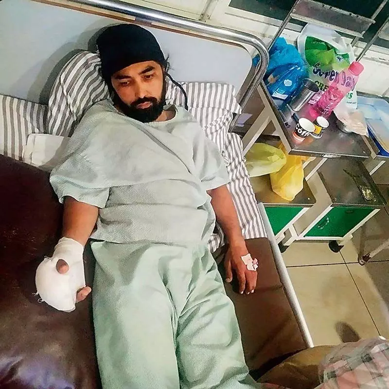 Jalandhar: पार्किंग विवाद हिंसक हुआ, व्यक्ति की दो उंगलियां कटीं Jalandhar: पार्किंग विवाद हिंसक हुआ, व्यक्ति की दो उंगलियां कटीं