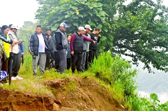 Sikkim : दारमदीन निर्वाचन क्षेत्र में भूस्खलन प्रभावित क्षेत्रों का संयुक्त मूल्यांकन Sikkim : दारमदीन निर्वाचन क्षेत्र में भूस्खलन प्रभावित क्षेत्रों का संयुक्त मूल्यांकन